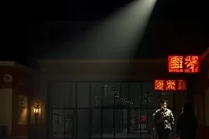 旧日放映厅横版剧照：老式放映机投出的一束光